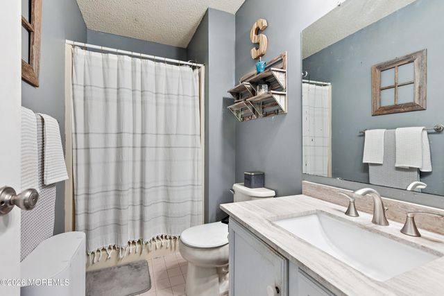 14 Ambrose Lane, Holmdel, NJ 07733