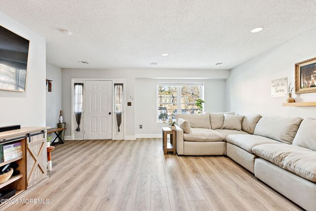 14 Ambrose Lane, Holmdel, NJ 07733