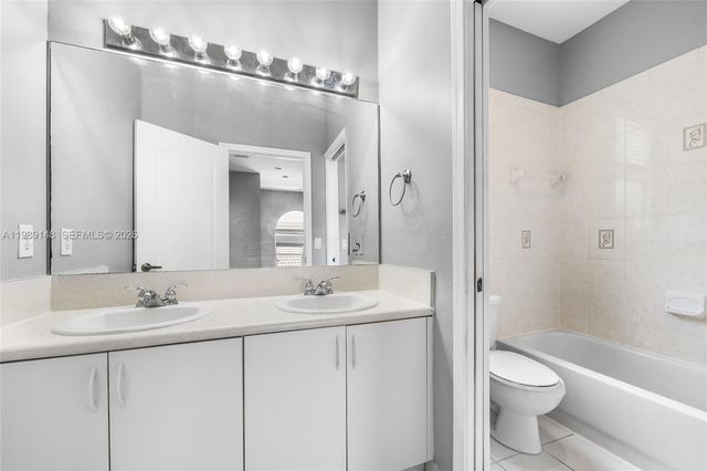 2302 NE 37th Ter 2302, Homestead, FL 33033