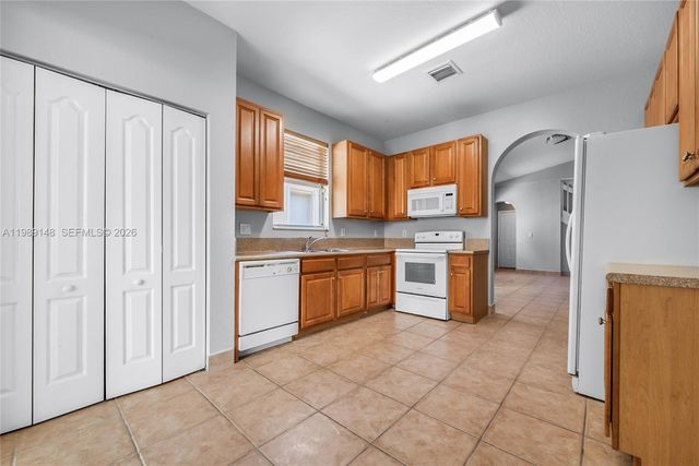 2302 NE 37th Ter 2302, Homestead, FL 33033