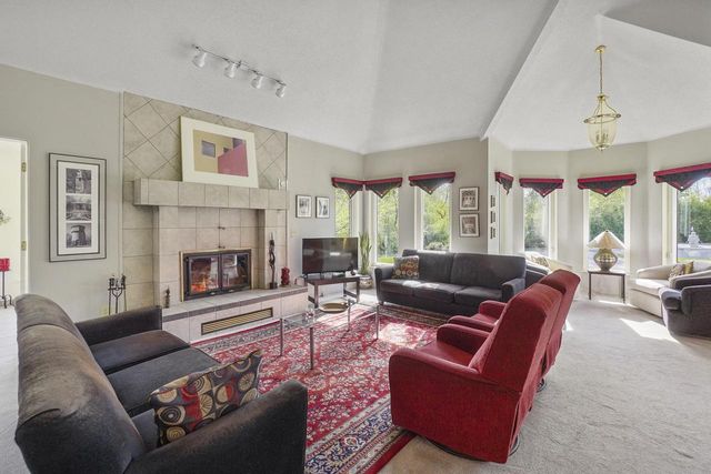 N61W38100 Blackhawk DRIVE, Oconomowoc, WI 53066
