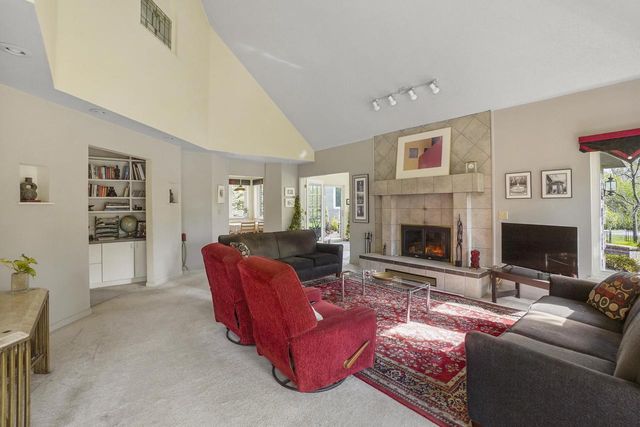 N61W38100 Blackhawk DRIVE, Oconomowoc, WI 53066