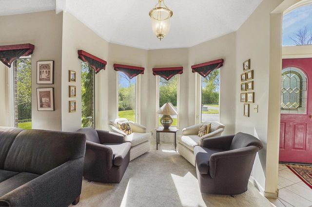 N61W38100 Blackhawk DRIVE, Oconomowoc, WI 53066