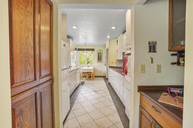 N61W38100 Blackhawk DRIVE, Oconomowoc, WI 53066