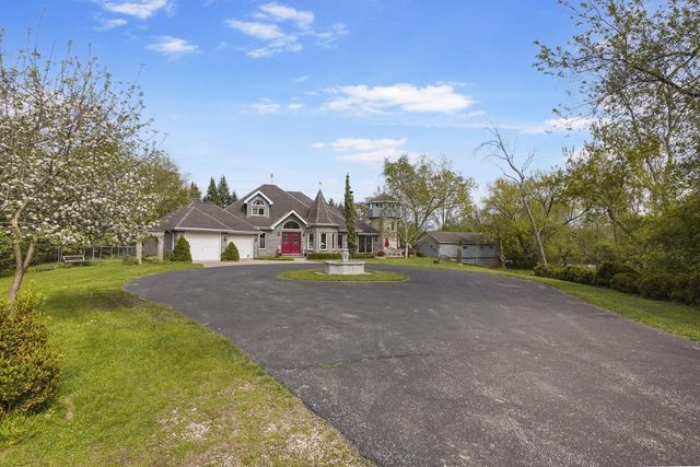 N61W38100 Blackhawk DRIVE, Oconomowoc, WI 53066