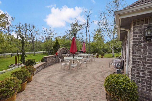 N61W38100 Blackhawk DRIVE, Oconomowoc, WI 53066