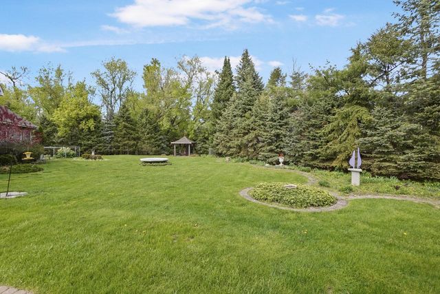 N61W38100 Blackhawk DRIVE, Oconomowoc, WI 53066