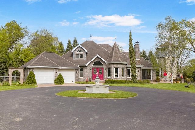 N61W38100 Blackhawk DRIVE, Oconomowoc, WI 53066