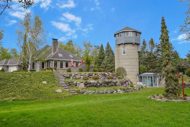 N61W38100 Blackhawk DRIVE, Oconomowoc, WI 53066