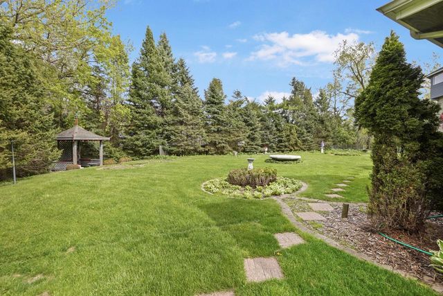 N61W38100 Blackhawk DRIVE, Oconomowoc, WI 53066