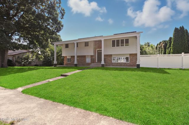 5 Colorado Drive, Jackson, NJ 08527