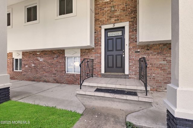 5 Colorado Drive, Jackson, NJ 08527