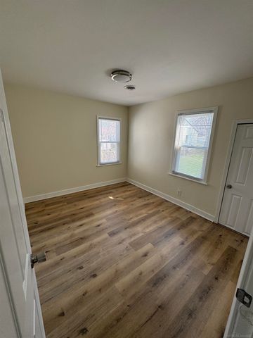 8275 Essex Street, Warren, MI 48089