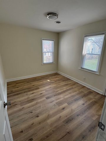 8275 Essex Street, Warren, MI 48089