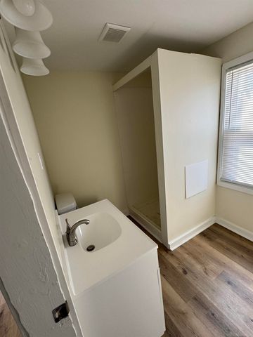 8275 Essex Street, Warren, MI 48089