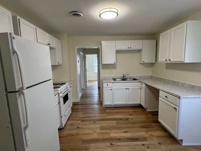 8275 Essex Street, Warren, MI 48089