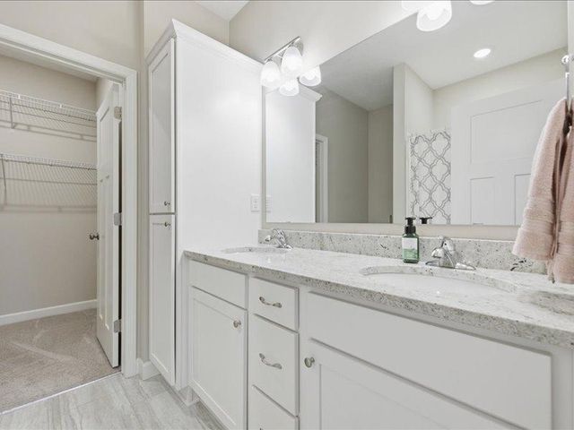 6050 Iris Lane, Rockford, MN 55373