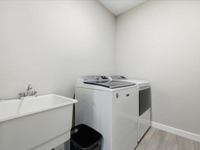 6050 Iris Lane, Rockford, MN 55373