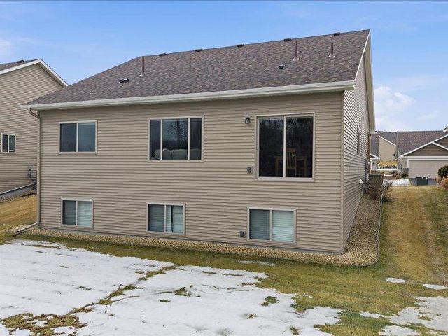 6050 Iris Lane, Rockford, MN 55373