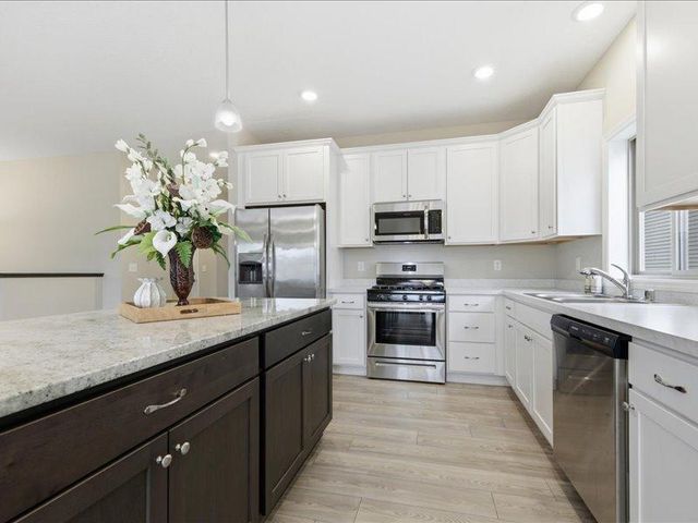 6050 Iris Lane, Rockford, MN 55373