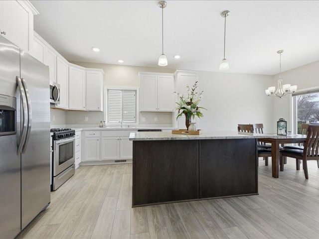 6050 Iris Lane, Rockford, MN 55373