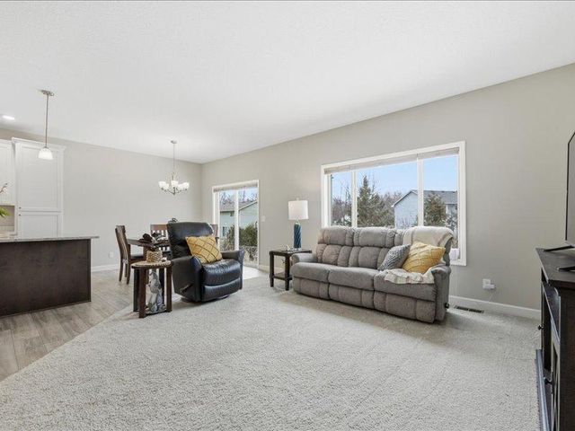 6050 Iris Lane, Rockford, MN 55373