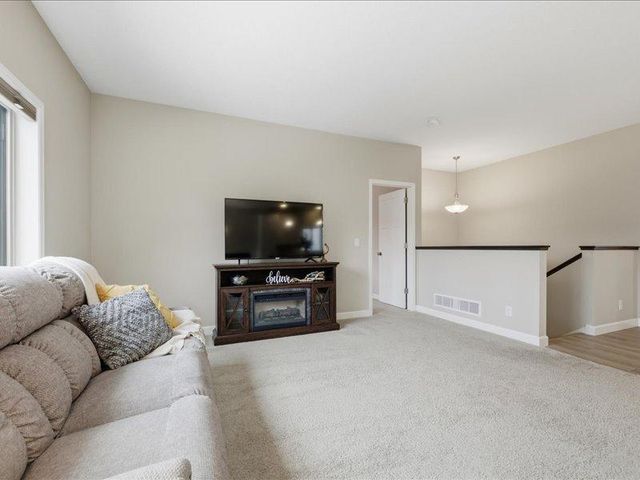 6050 Iris Lane, Rockford, MN 55373