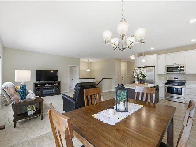 6050 Iris Lane, Rockford, MN 55373