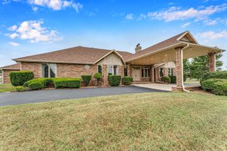 1526 E Lakecrest Drive, Ozark, MO 65721