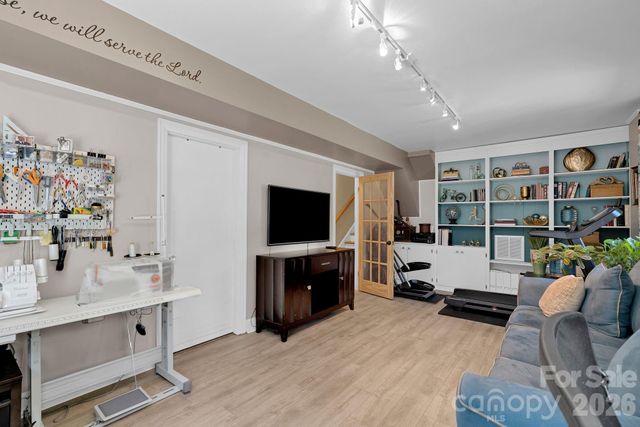 6616 Highbrook Drive, Charlotte, NC 28212