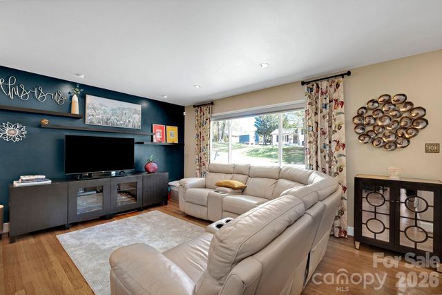 6616 Highbrook Drive, Charlotte, NC 28212