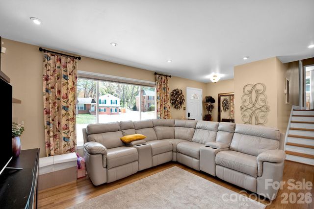 6616 Highbrook Drive, Charlotte, NC 28212