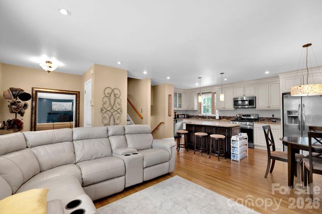 6616 Highbrook Drive, Charlotte, NC 28212