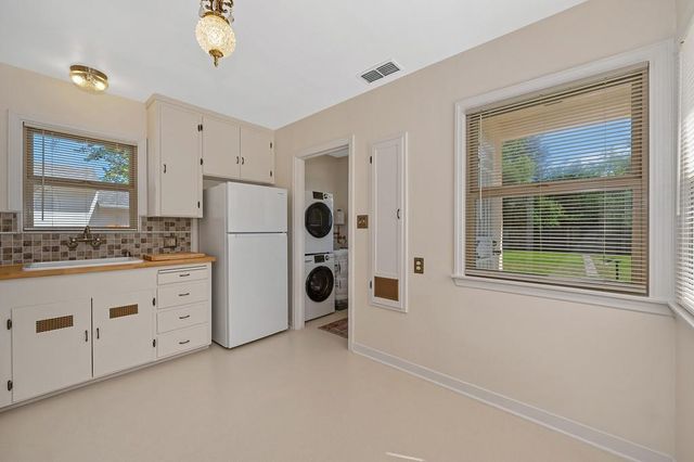 1381 54th St, Sacramento, CA 95819