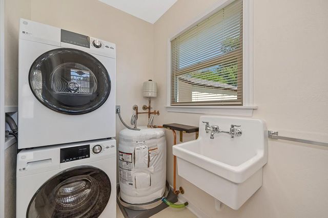 1381 54th St, Sacramento, CA 95819