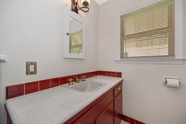 1381 54th St, Sacramento, CA 95819