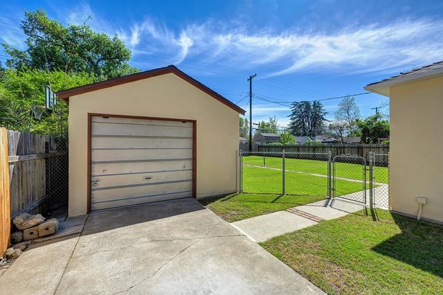 1381 54th St, Sacramento, CA 95819