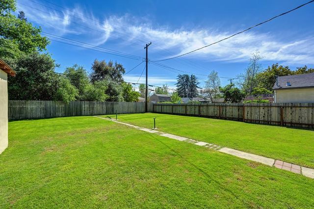 1381 54th St, Sacramento, CA 95819