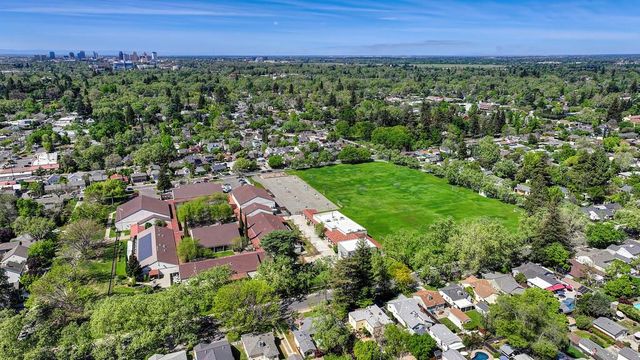 1381 54th St, Sacramento, CA 95819