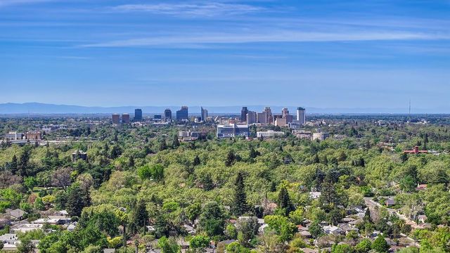 1381 54th St, Sacramento, CA 95819