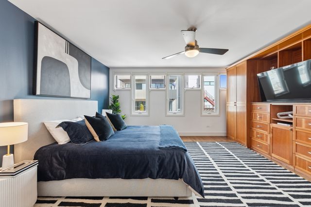 1527 W Pearson Street, Chicago, IL 60642