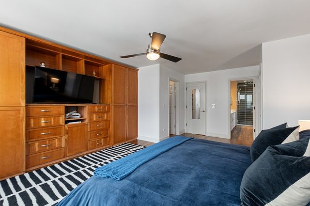 1527 W Pearson Street, Chicago, IL 60642