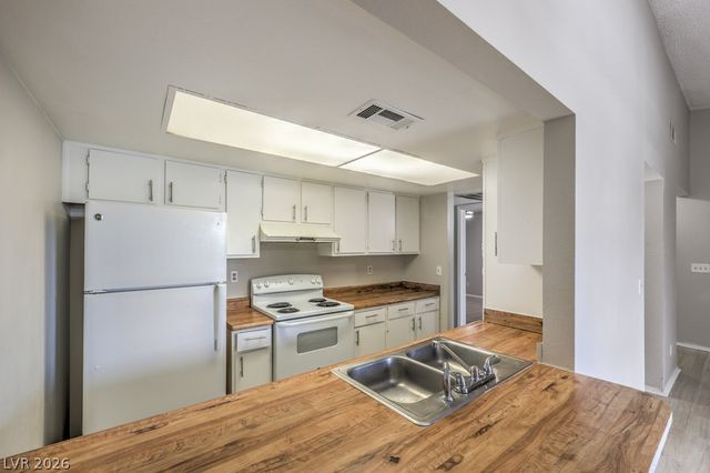 2981 Country Manor Lane 122, Las Vegas, NV 89115