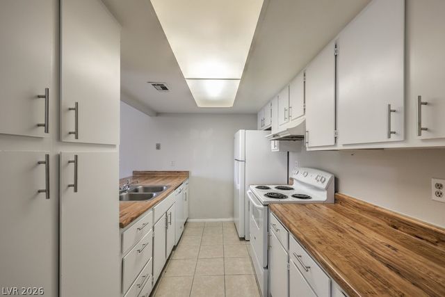 2981 Country Manor Lane 122, Las Vegas, NV 89115