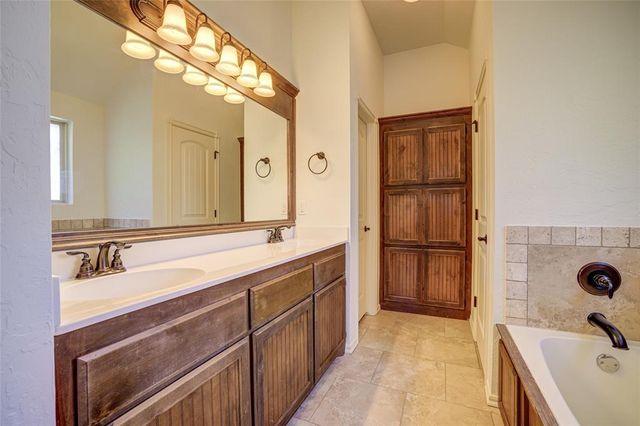 1800 NE 32nd Street, Moore, OK 73160