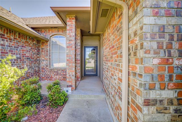 1800 NE 32nd Street, Moore, OK 73160