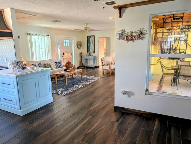 1626 SEA BREEZE DRIVE, Tarpon Springs, FL 34689