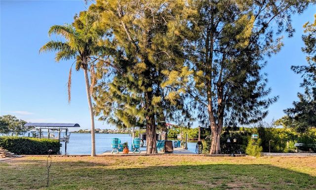 1626 SEA BREEZE DRIVE, Tarpon Springs, FL 34689