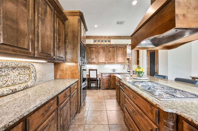 125 Manor Drive, Heath, TX 75032