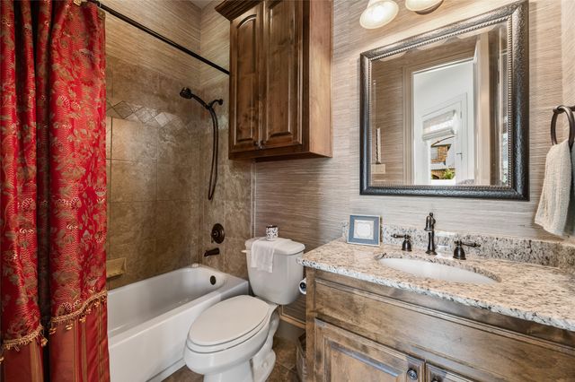 125 Manor Drive, Heath, TX 75032